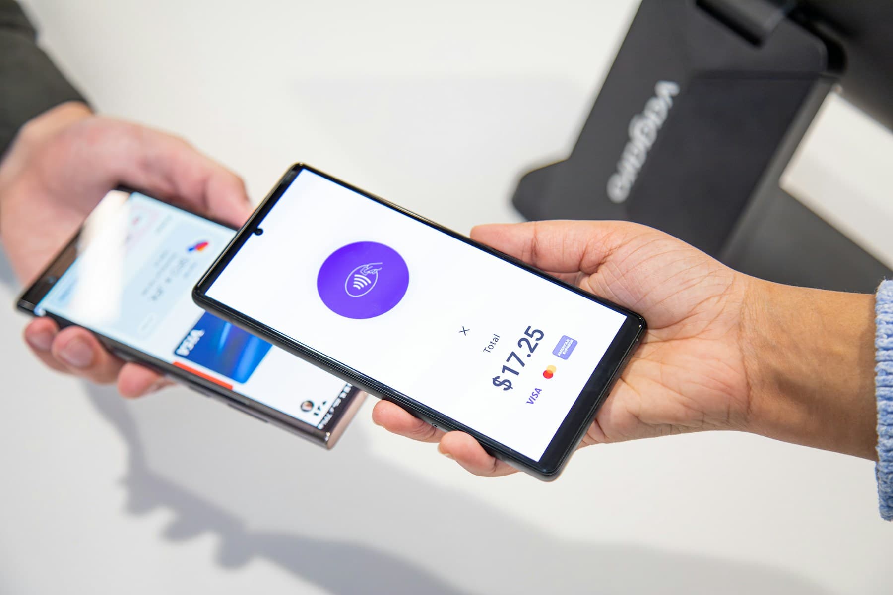 Contactless payment on a mobile phone